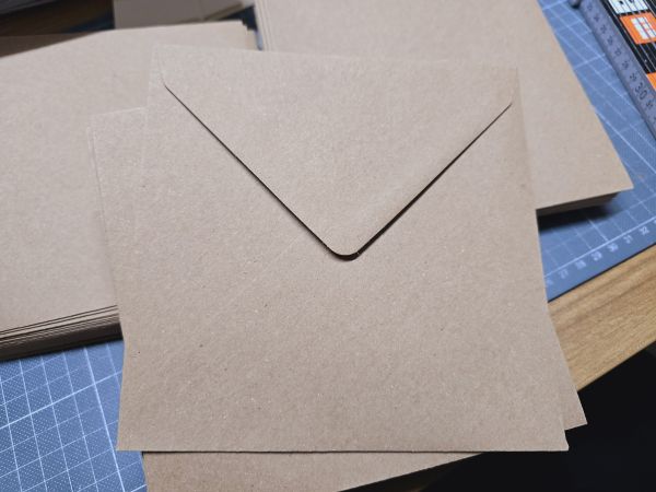 Briefumschlag braun Kraftpapier -quadratisch-